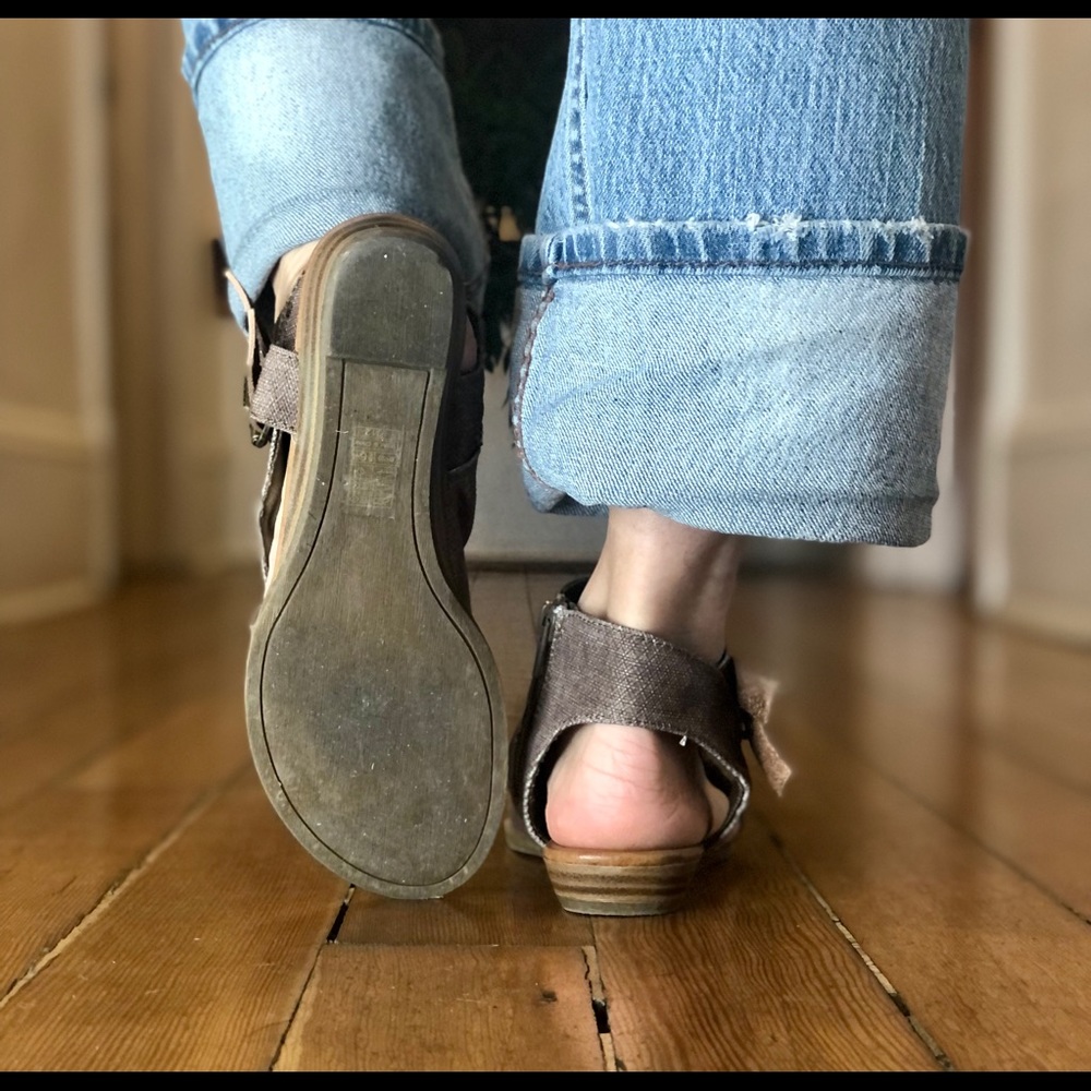 🐠BLOWFISH BROWN PEEP TOE SIDE ZIPPER SANDALS 🐠 - Picture 8 of 13